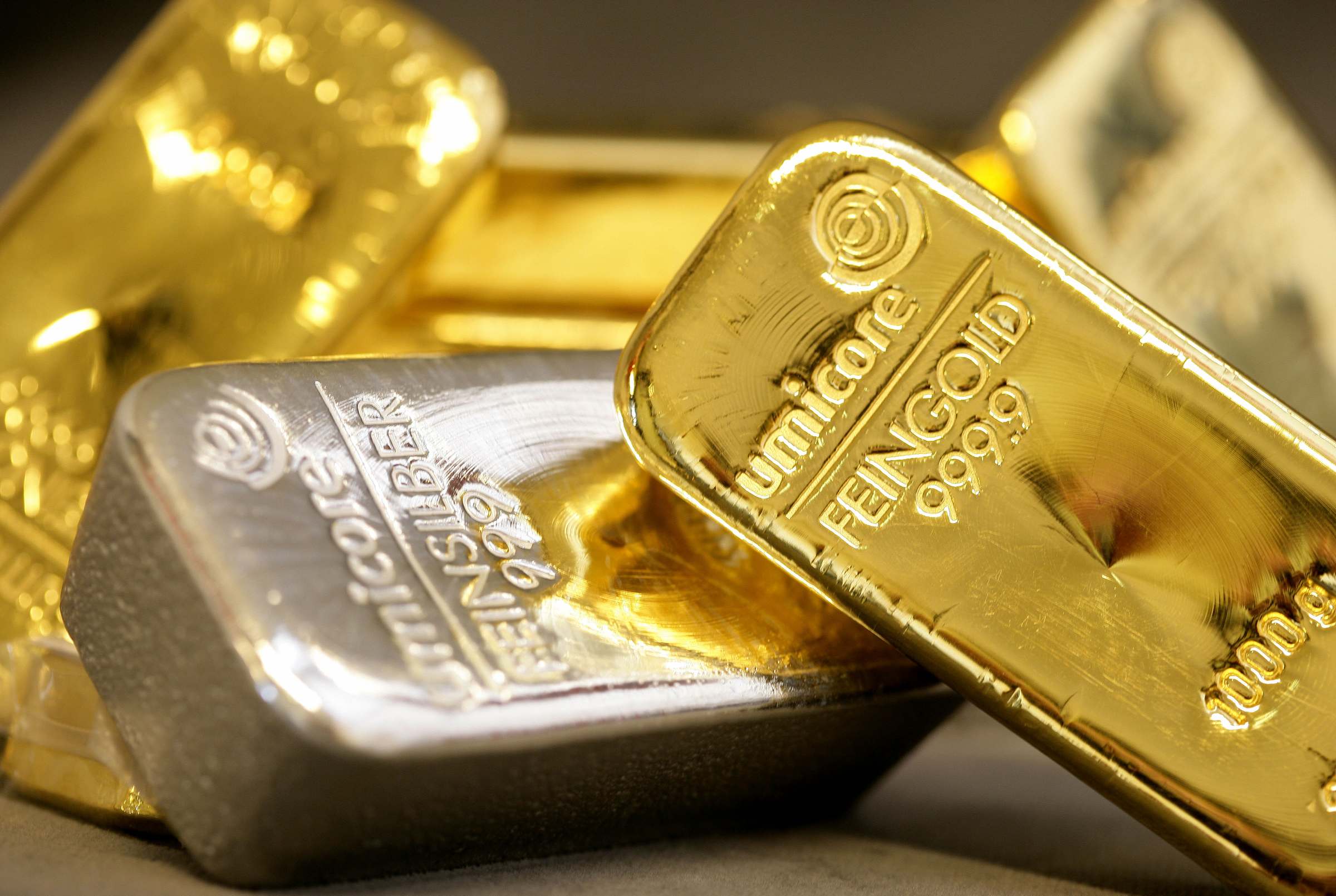 Gold vs Silver: An Investor’s Guide